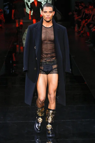Look 32